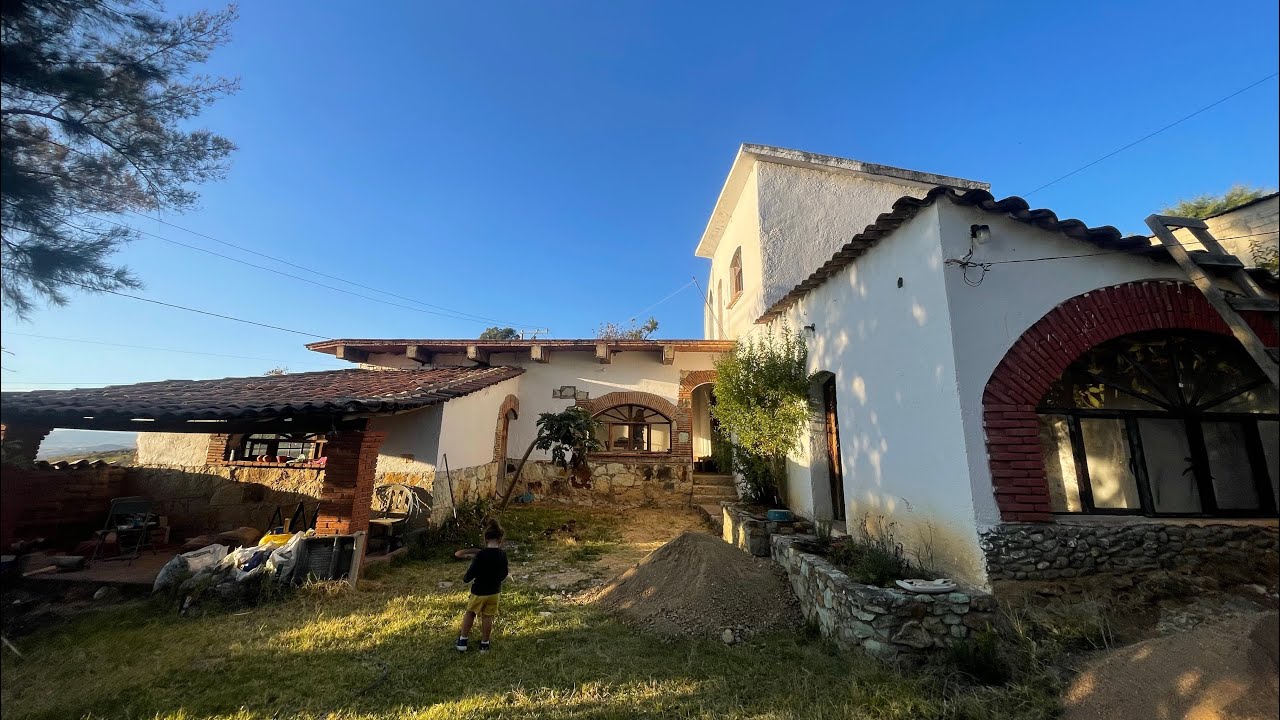 House hunting in Oaxaca City , Mexico 