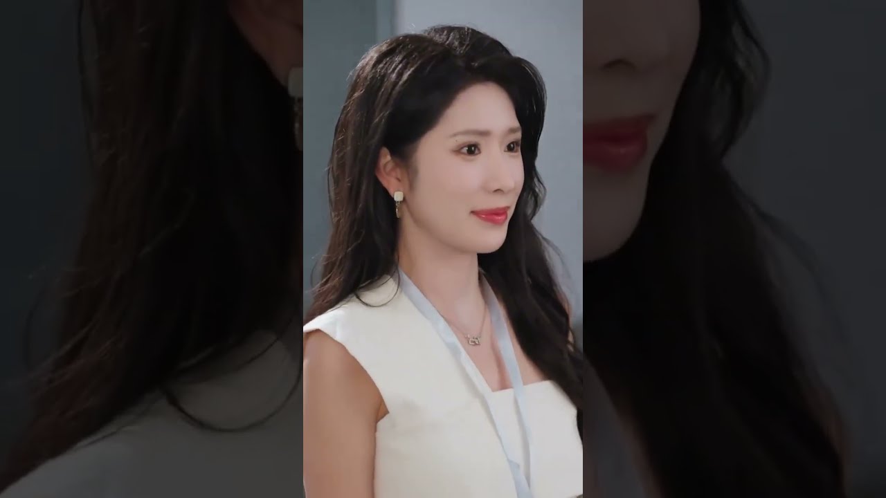 彼女は身重のまま姿を消し、彼は4年探し続けた。再会した夜、誇り高い男は赤い目で彼女を壁に追い詰め、「行かないで」と懇願する。『すれ違う運命は、 もう一度』#netshort#キスシーン