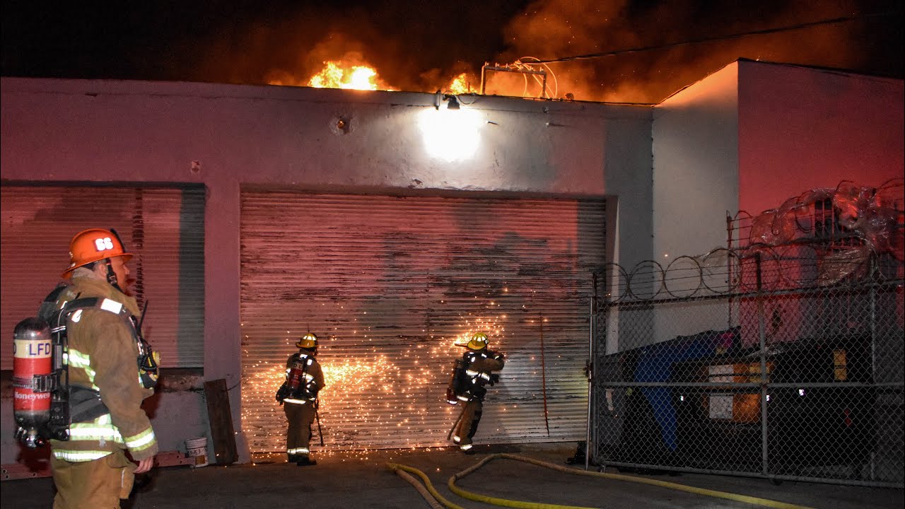 LAFD Extinguishes Roof Fire: Station 66
