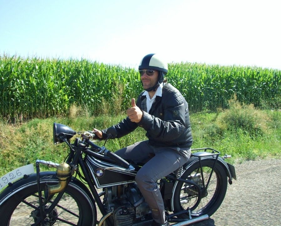 Moto BMW R42 de 1926. Arrancando después de 50 años. Cold Start After 50 Years old motorcycle