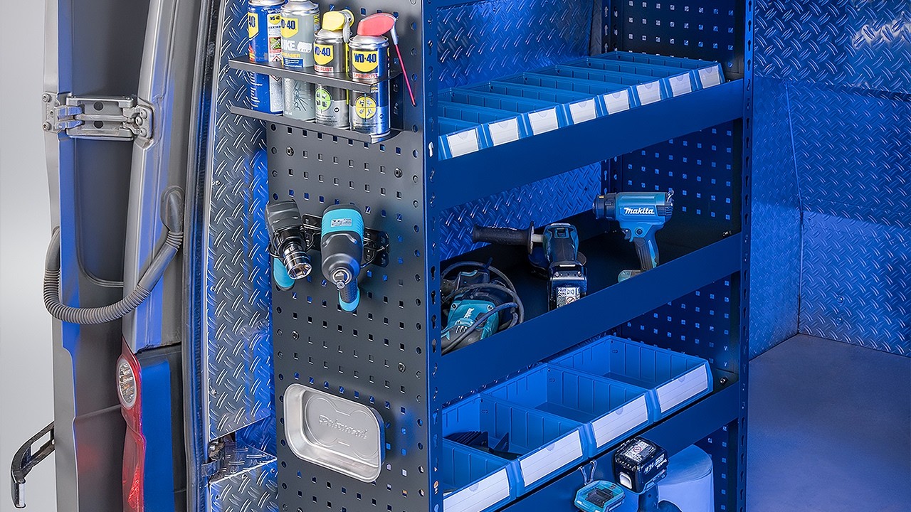 Fahrzeugeinrichtung Wandschrank + 4 Ablageböden & 13 Boxen | Montagevideo | Datona.de