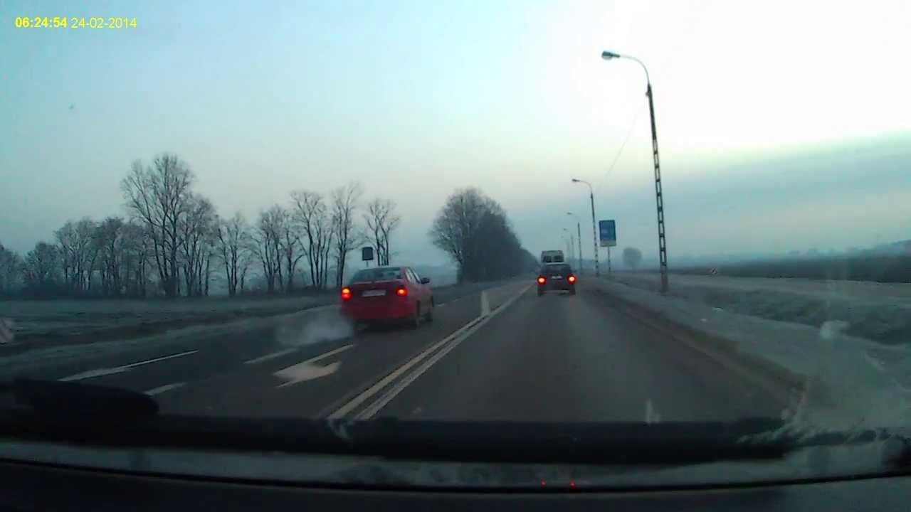 Borzęcin / Wyprzedzanie - linia podw&oacute;jna ciągła, wysepka  (Prestigio 540)