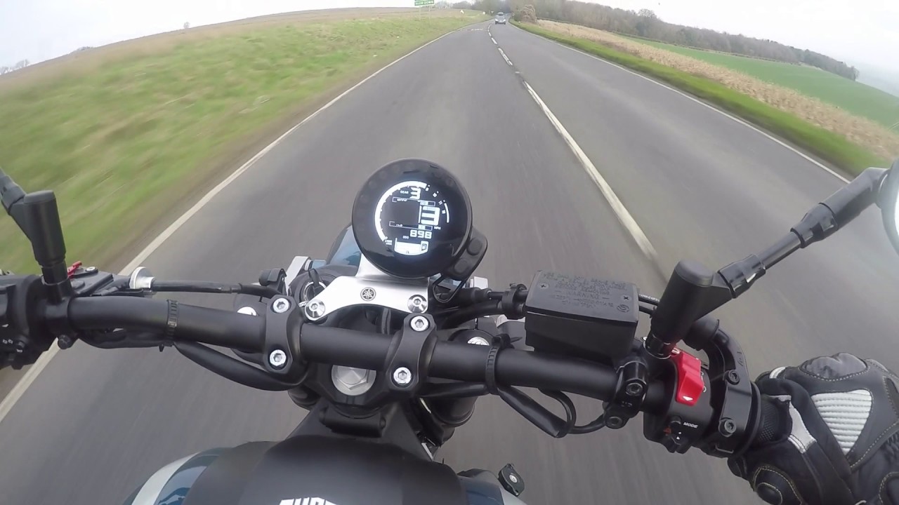 Yamaha XSR900. Akropovic. INSANE....YeeHaa..