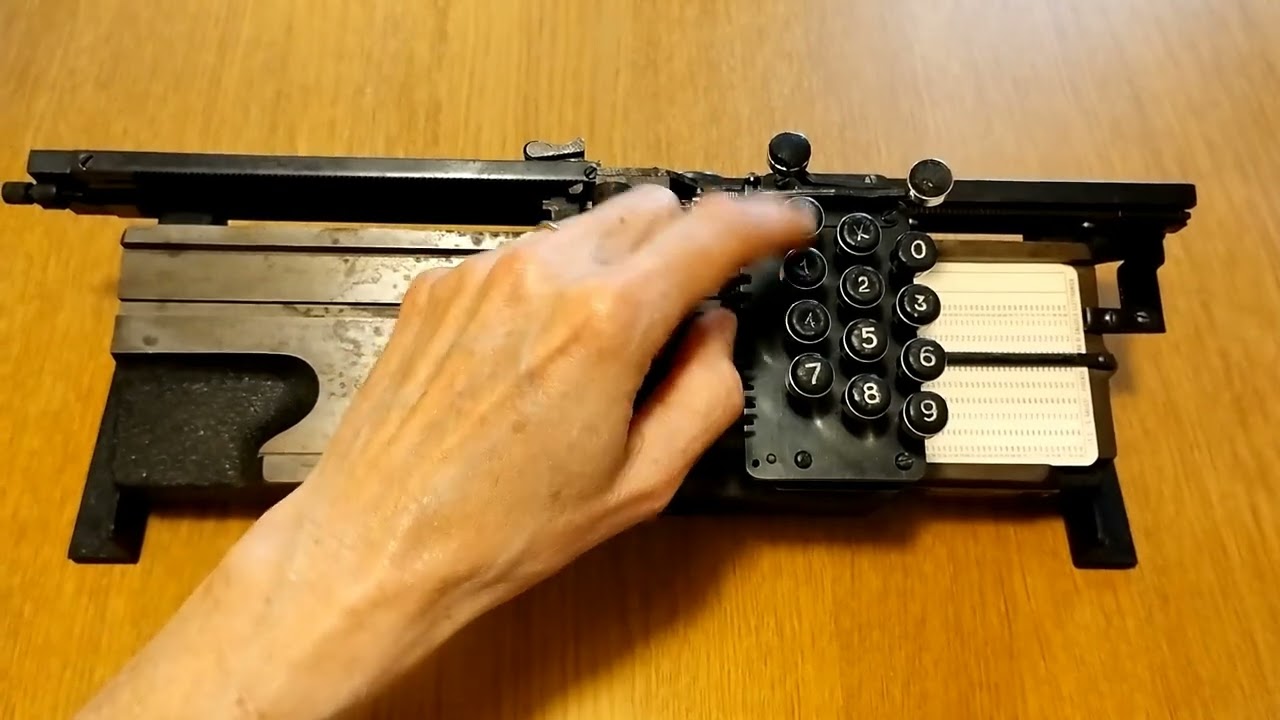 Perforazione manuale di schede perforate
