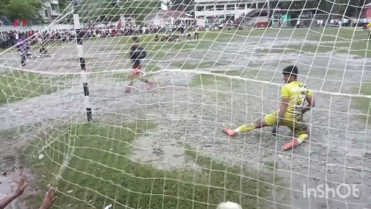 বি.জি.ইউনিয়ন একাডেমি বাহাদুর পুর মাধ্যমিক বিদ্যালয়ের পাঠে সৃতি তাল্লুকদার টুনামেন্টের খেলা ফুটবল🥰