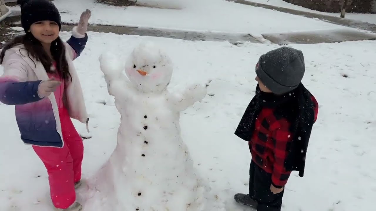 Today ￼we are playing with snow ￼☃️❄️⛄️
