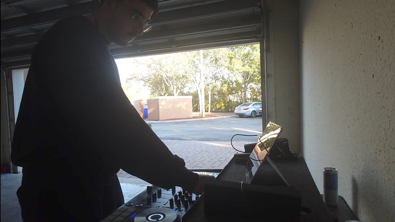 Hot Tea & Deep House