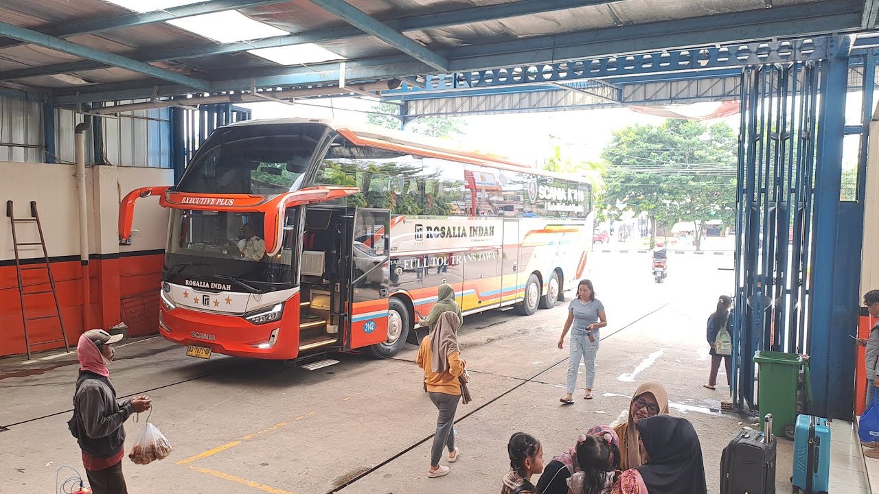 Duet Om Wahyu Dan Om Tulus Di Bus Tronton Rosalia Indah Yogya..Paten Penumpang Nya. Ramai Terus 👍👍