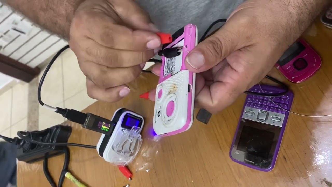 Como fazer uma fonte de bancada, usando carregador universal.