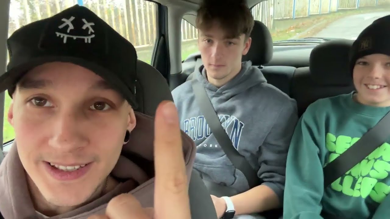 &Scaron;&iacute;len&aacute; přesp&aacute;vačka ve Freex, Jump ar&eacute;na t&aacute;bor, double backflipy a meče! WEEKEND VLOG.