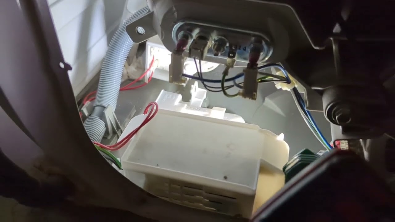 I fixed error code EF0 / EF3 on our AEG washing machine