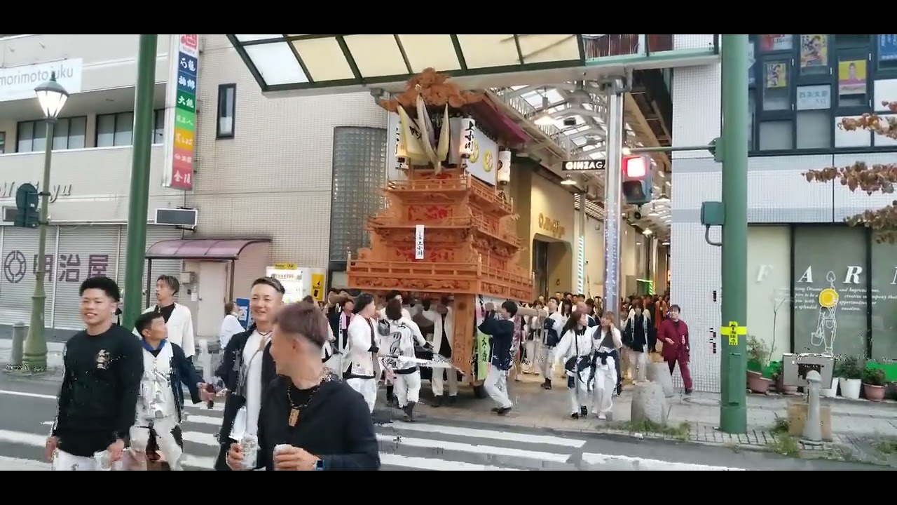 西条祭り2025年10月16日御殿前に向かう商店街にて③