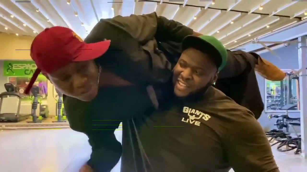 𝗮𝗿𝘁𝗶𝘀𝘁𝗲𝘀 𝗱𝗲𝘀 𝗽𝗼𝘂𝗹𝗲𝘁𝘀 veut ce battre avec IRON Biby le champion du monde 😂🤣