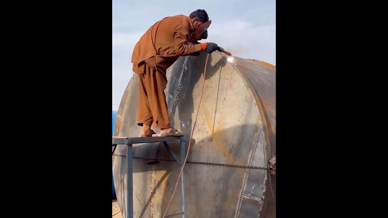 巴基斯坦制造巨型筒仓，工具简单到离谱，成品却不输大厂 #巴基斯坦 #制造过程 #工匠手艺