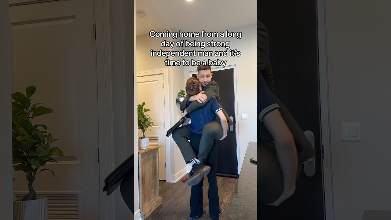 He&rsquo;s my strong short king 🫶🏻🌈 #love #gay #couple #boyfriends #lgbt