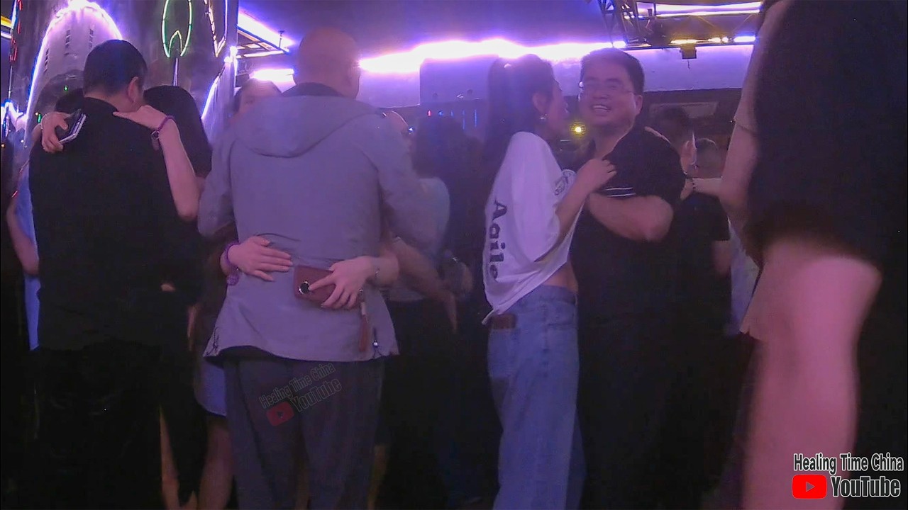 March 19, 2026: Dancing with a beautiful woman 男人笑哈哈
