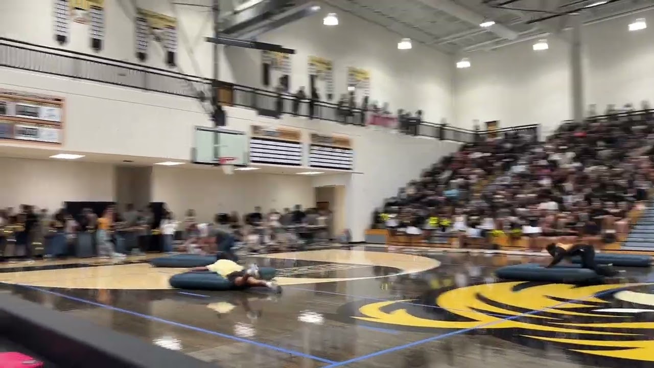 Mountain View High School Pep-Rally - Mattress Race