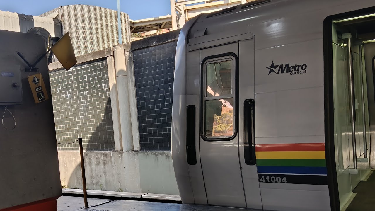 MCCS: Tren Alstom Bombardier serie 4 saliendo de la estación Las Adjuntas L2 🟢#viralvideo #video 