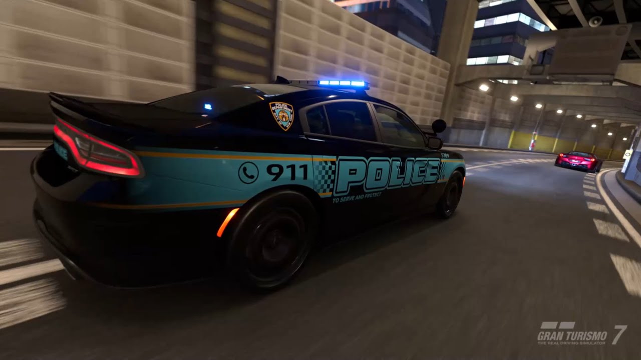 Police Chase at Tokyo Expressway in Gran Turismo 7.