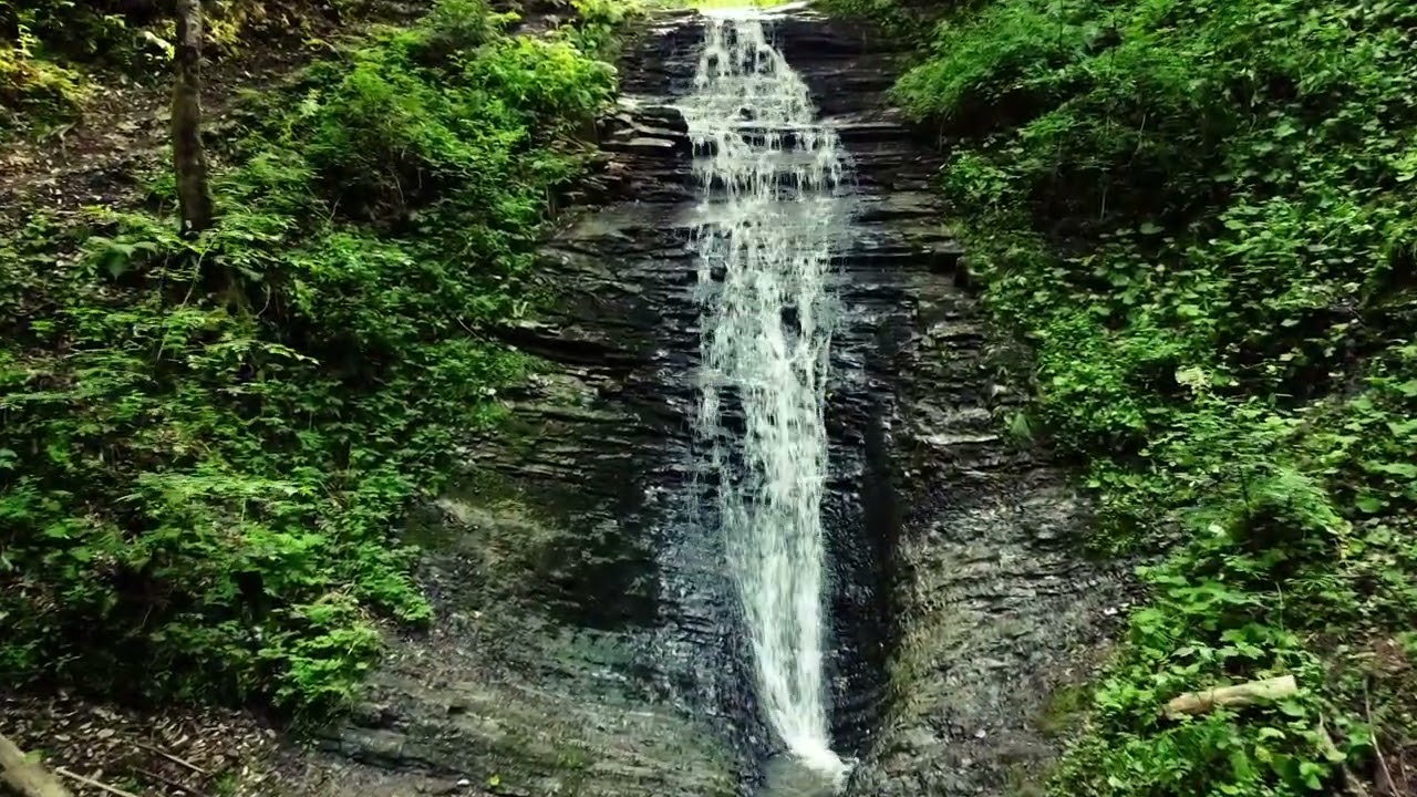 Cascada Bursuc, atracție naturală, Comuna Putna, Județul Suceava