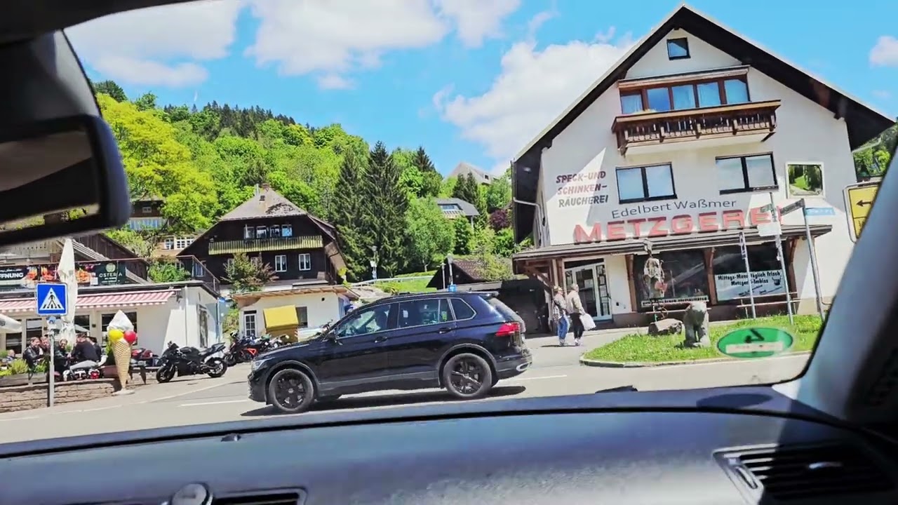 Todtmoos verlassen - 1 Minute Fahrt durch das Schwarzwald-Dorf zur Tankstelle