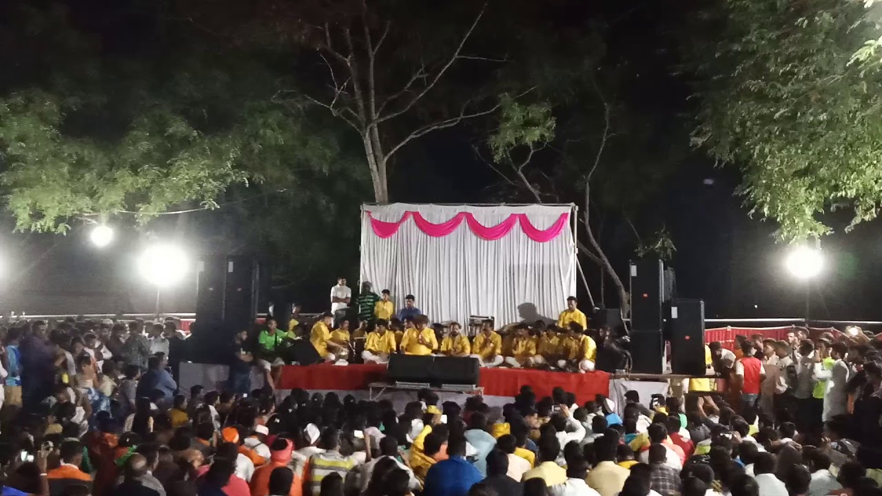Mi Laadki Sai Babanchi Chillim Mhantat Mala by Saileela at Shirdi