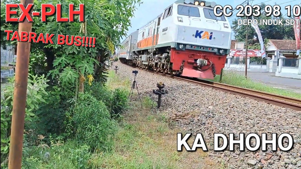 CC 203 98 10 Ex-PLH Tabrak Bus Di Tulungagung