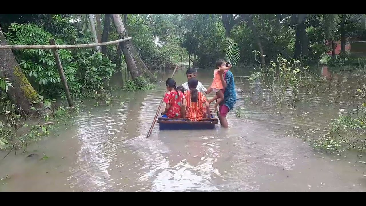 এক নৌকায় ৫ জন।