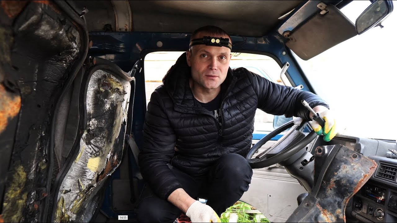 Оживление полноприводного автобуса который врос в землю.