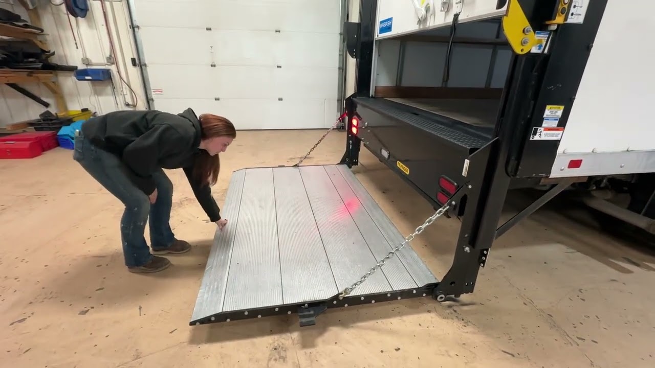 Box Truck/Cutaway Vans w/ Lift