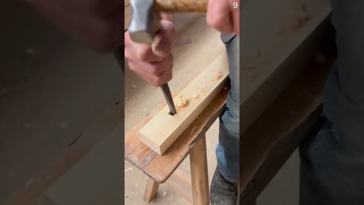 Alat pahat sederhana digunakan pekerja untuk melubangi kayu manual #shorts