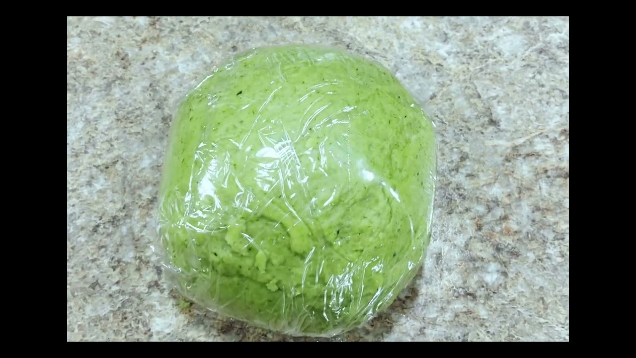 Making spinach sourdough pasta