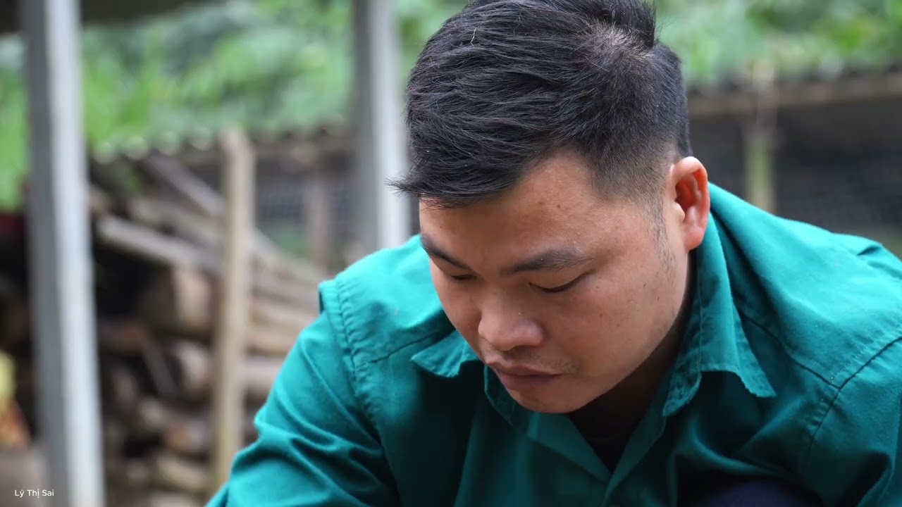 A couple in their hometown: repairing roads, cooking food for pigs, and harvesting bamboo shoots.