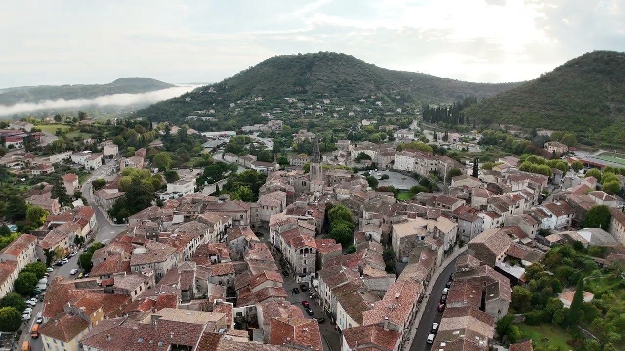 Village   les Vans   situé en sud Ardèche  07140