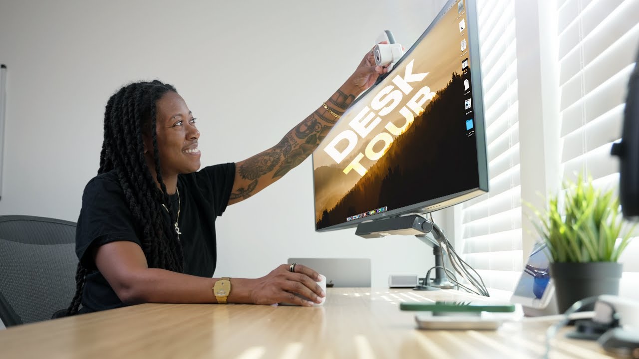 Minimal Desk Setup Tour (2022)