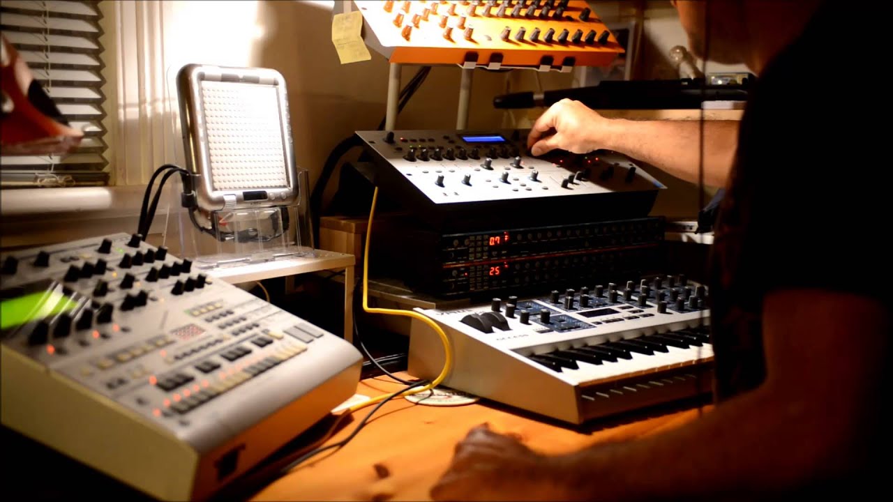 Novation Super Bass Station Acid with Drum Station v2 Drums and Yamaha RS7000 Sequencing