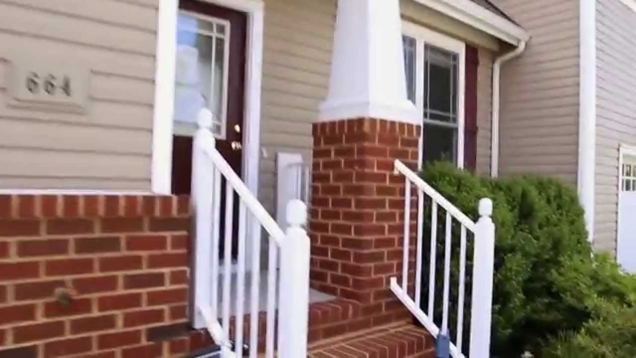 Modern Midlothian Townhome ++First Floor Master, Garage & Basement++