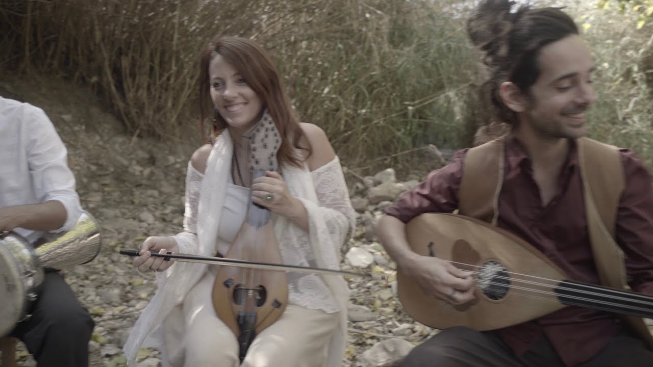 WORLD MUSIC WITH CRETAN LYRA AND LUTE