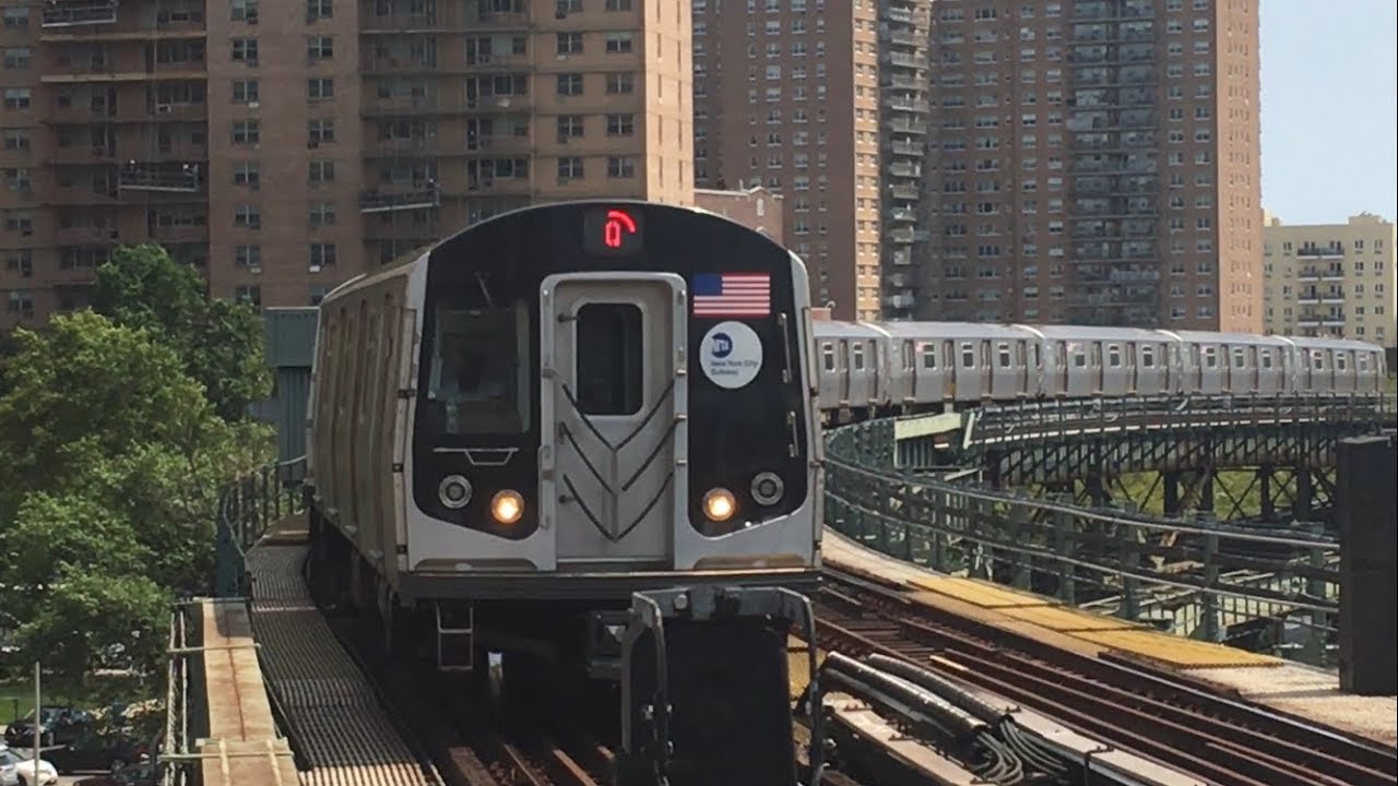 IND/BMT Subway: Manhattan and Coney Island bound (F) and (Q) Trains @ West 8th Street (R46, R160)