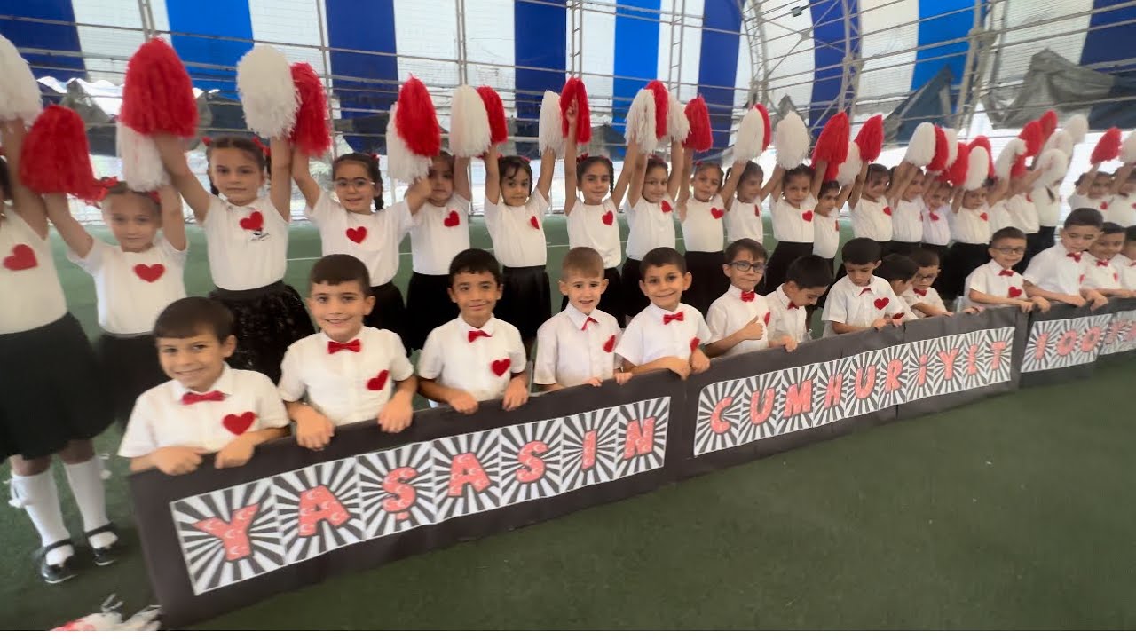 Bağcılar İçdaş İlkokulu 2-A & 2-B Sınıfları “İzindeyiz Yüce Atam “ Dans Gösterisi