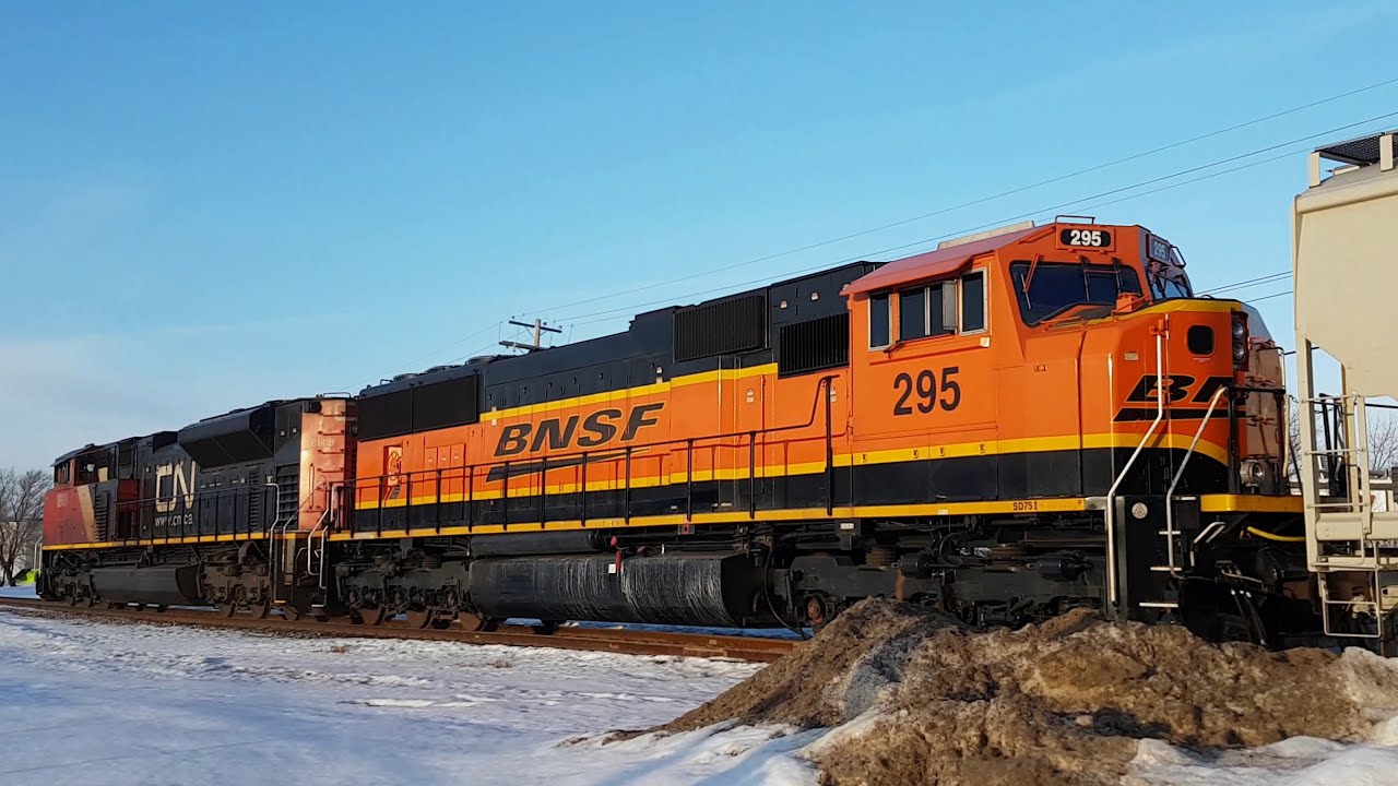CN 533 Hauling Freight North at Bison Drive w/ BNSF SD75I (03/18/2022)