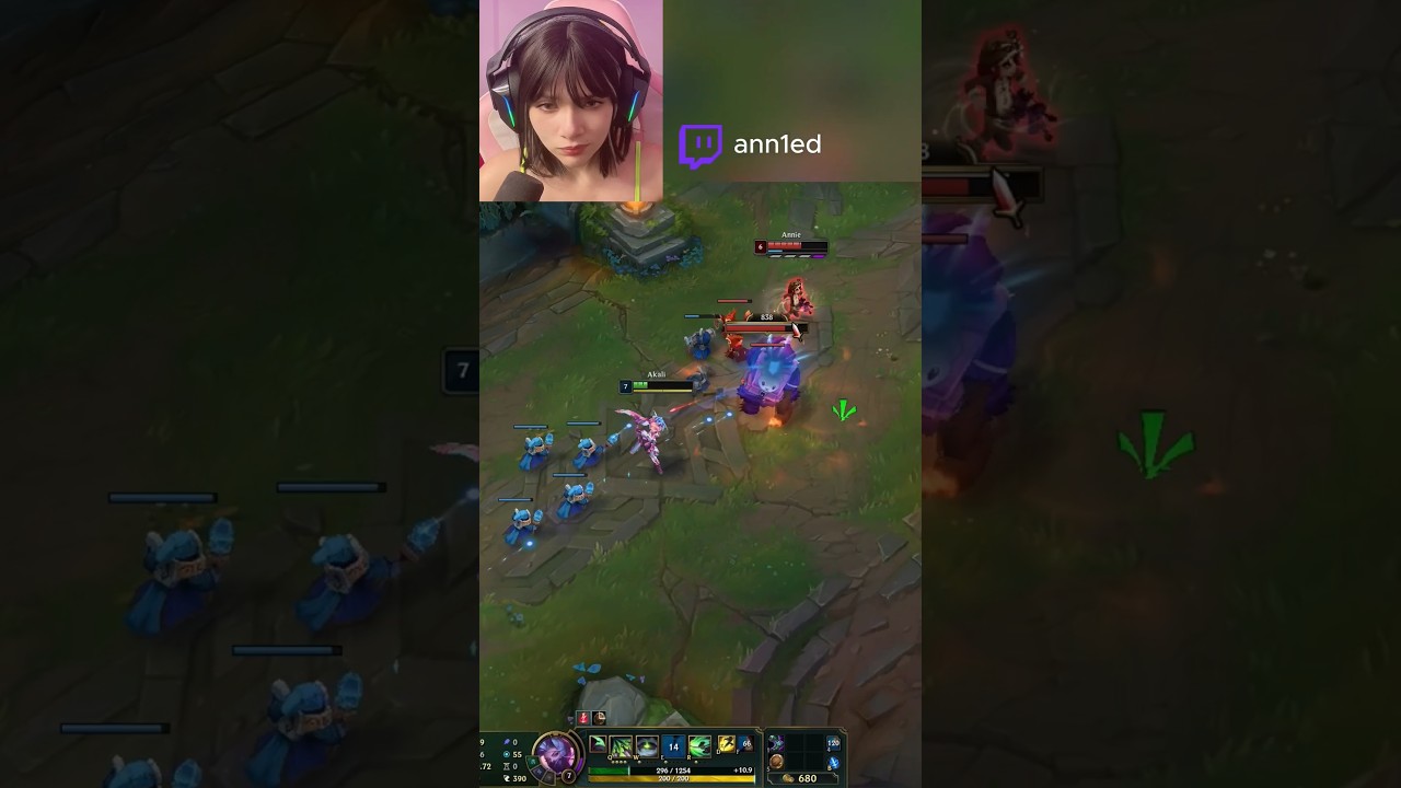 La del oso no falla #akali #annie #gamergirl #leagueoflegends