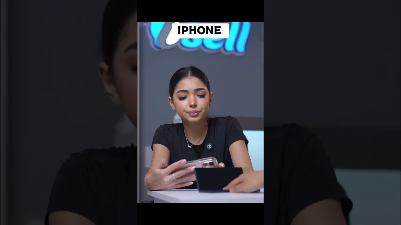 Apple Laughs at Samsung Flip 🤣📲 #iphone #iphone17promax #samsung #samsungfoldablephone