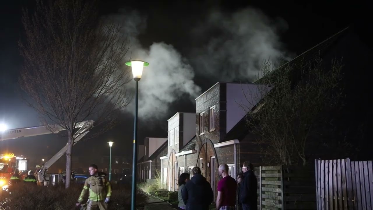 Vrouw aangehouden bij grote brand in woning Drachten