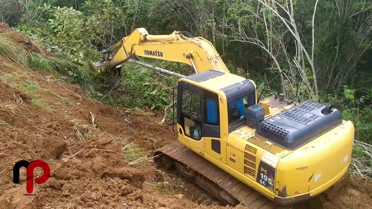 BEGINI CARA EXCAVATOR KOMATSU LAND CLEARING DI LAHAN BUKIT