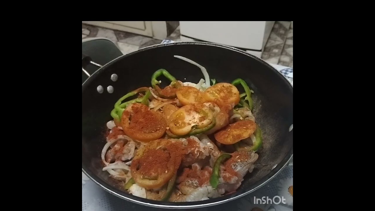 Muquequinha  de peixe, camarão e banana da terra.