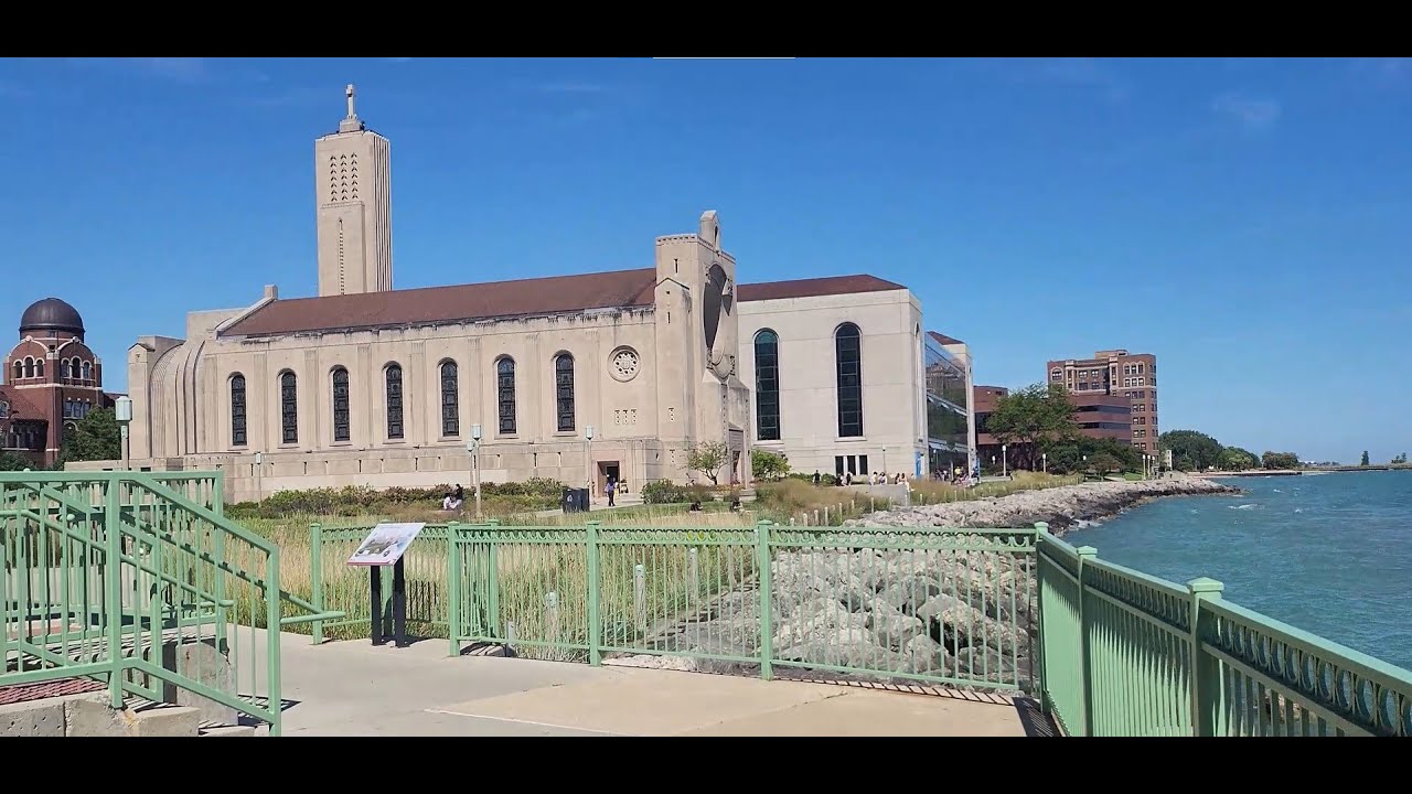 Loyola University Chicago - Campus Tour