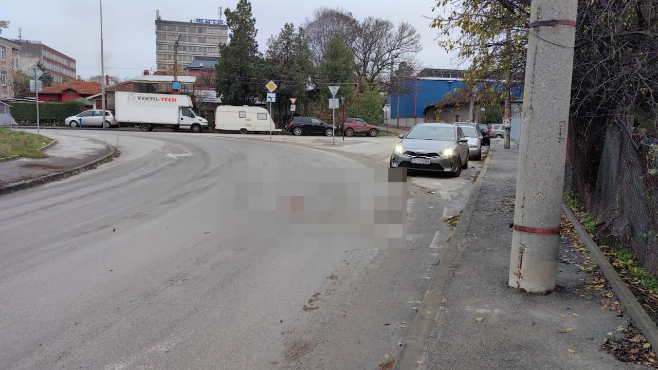 Водач на тротинетка е в тежко състояние след ПТП с тир в Русе/ВИДЕО/