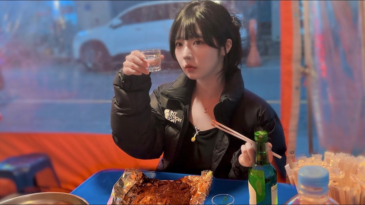남들 술 마실 때 음식 마시는 아내..