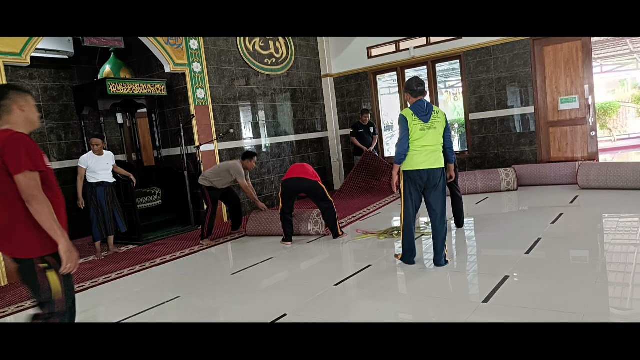 Kerjabakti di Masjid Almuttaqin Aspol Segara Balikpapan